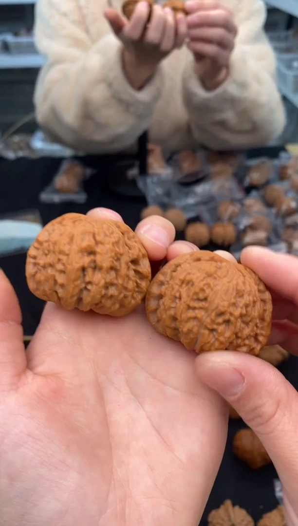 【闪购商品】文玩核桃把件白狮子42-t247