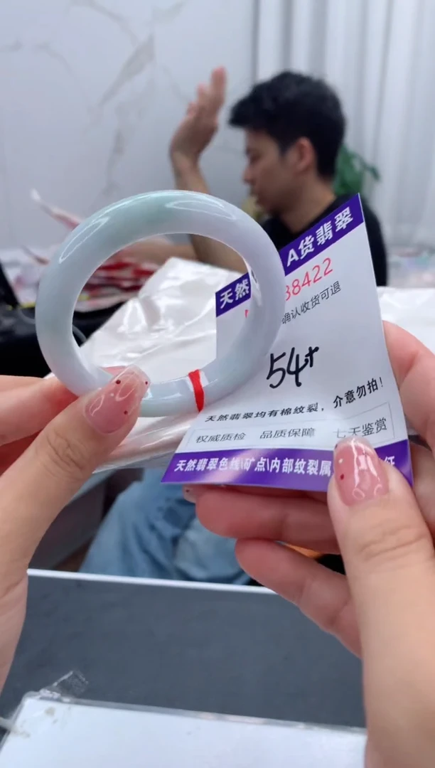 未镶嵌手镯翡翠有纹，完美者勿拍