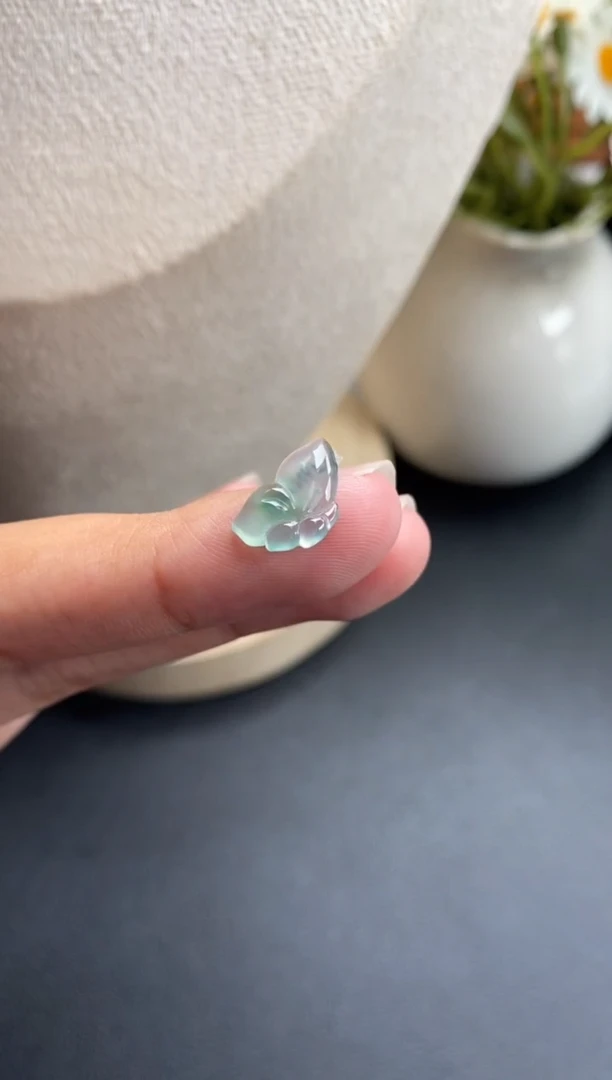 颈饰未镶嵌翡翠冰种蝴蝶