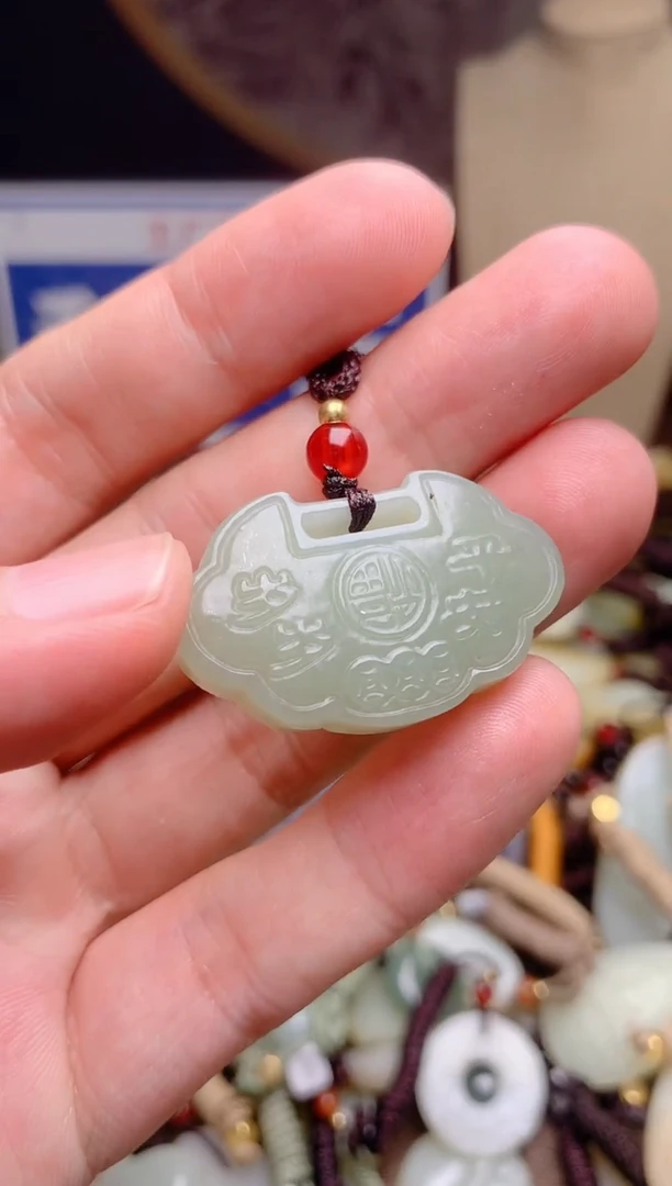 和田玉未镶嵌颈饰1
