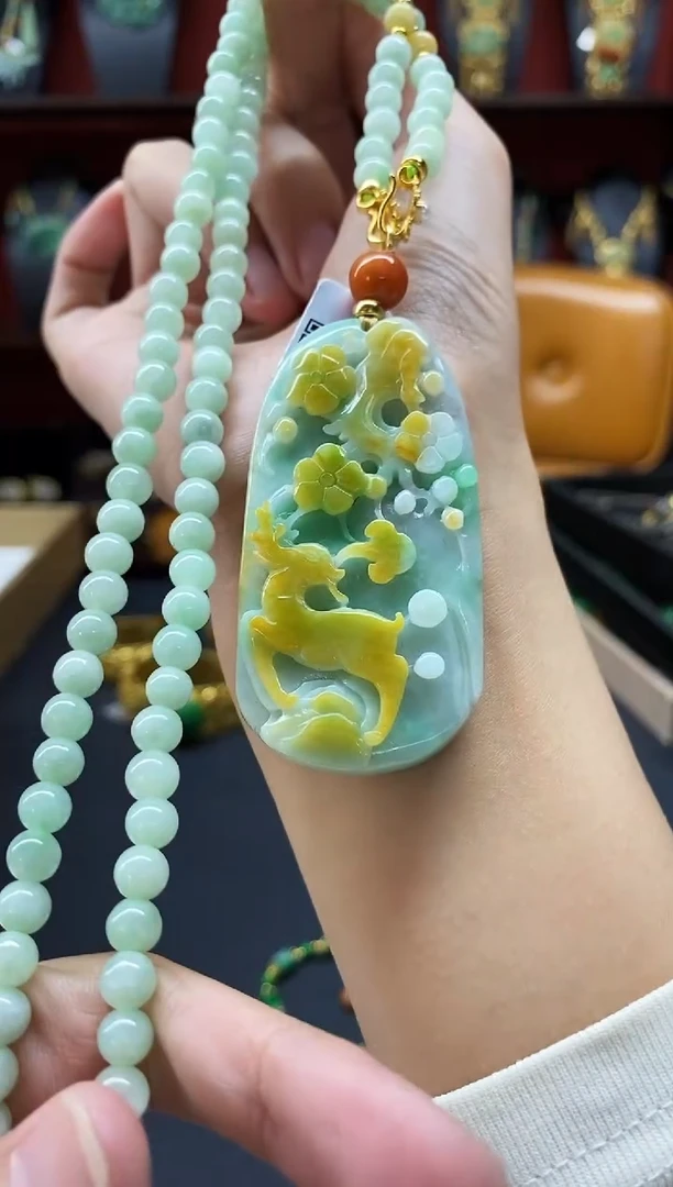 颈饰未镶嵌翡翠吊坠