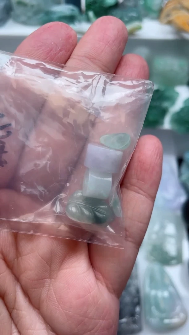 【闪购商品】翡翠颈饰未镶嵌小冰件