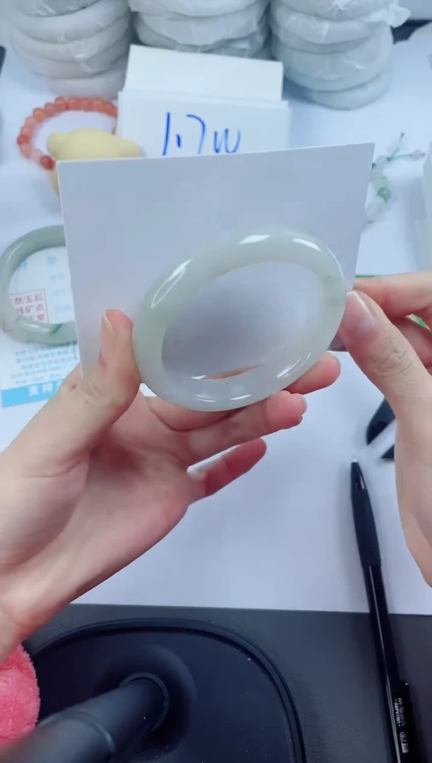 【闪购商品】石英质玉手镯未镶嵌78-52.5