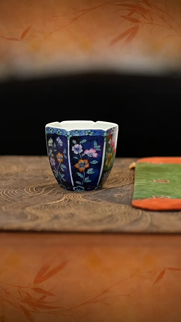 青时集斗彩花卉六方杯