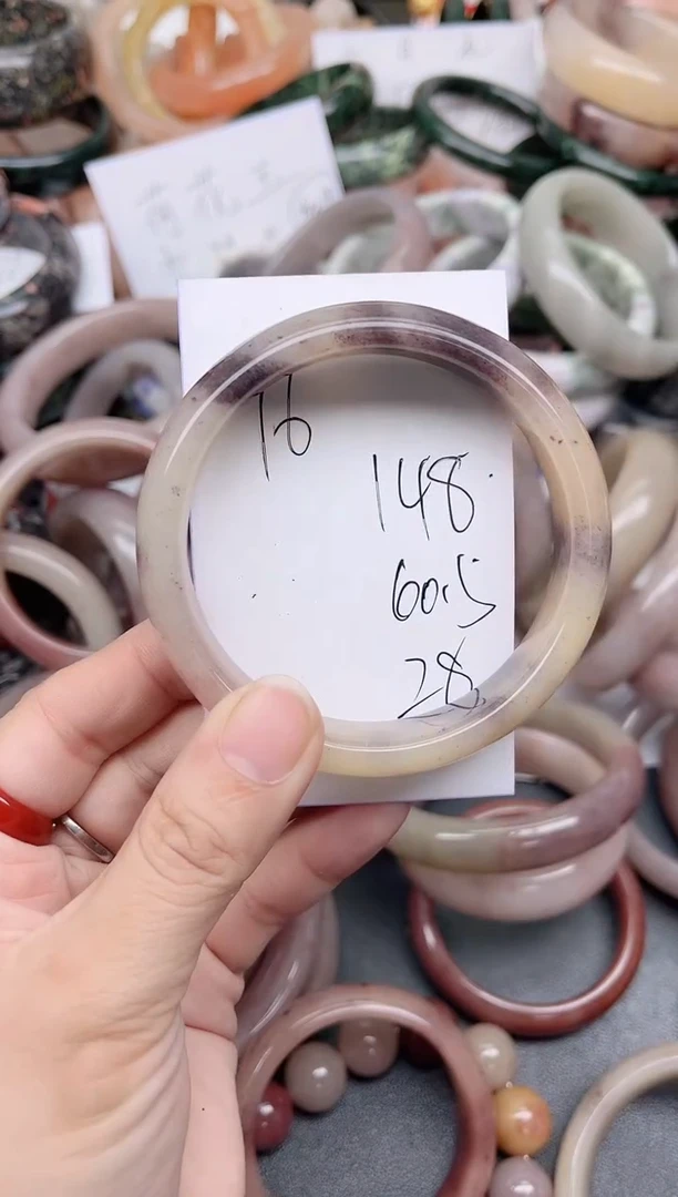 未镶嵌手镯石英质玉148