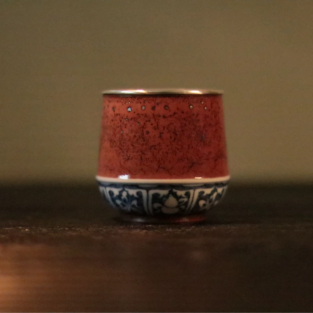 【畅怀堂】枣皮红青花八宝纹束口杯