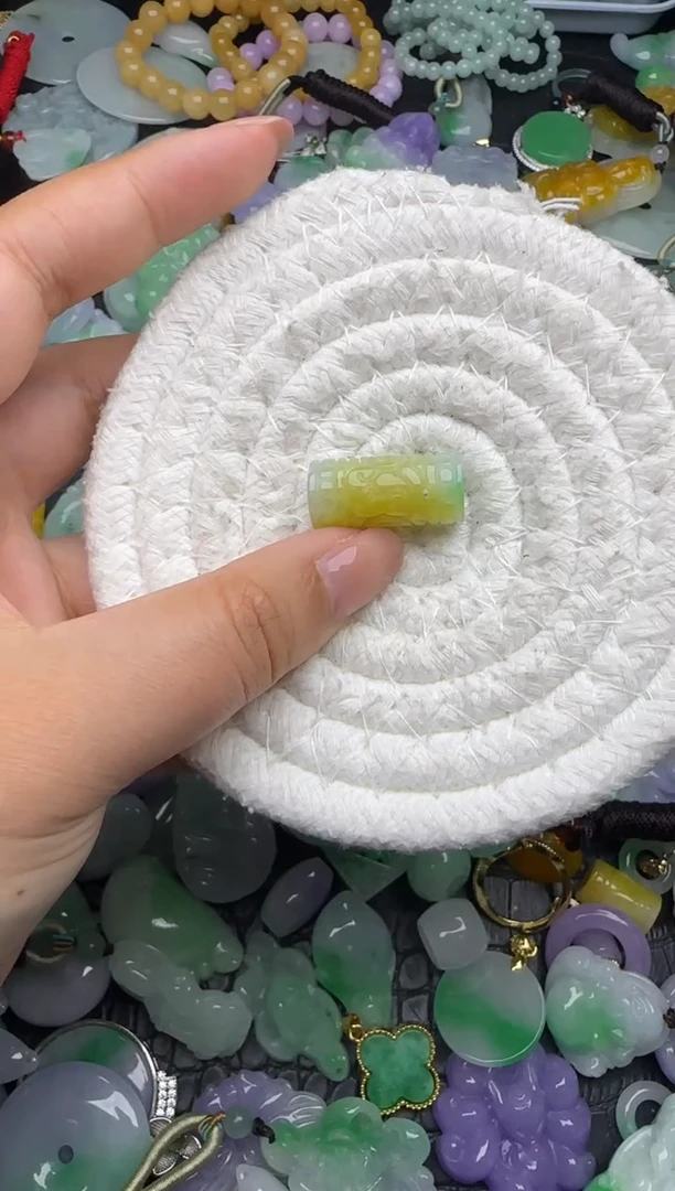 颈饰未镶嵌翡翠缅甸翡翠吊坠