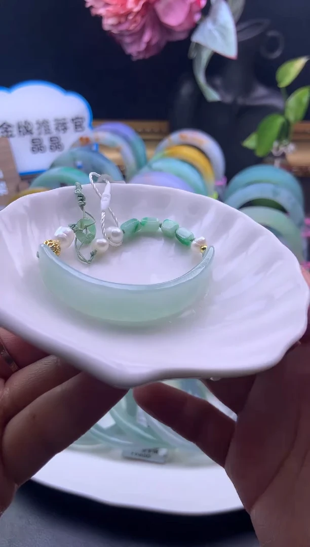 未镶嵌手镯（开口镯）翡翠58以内-半镯