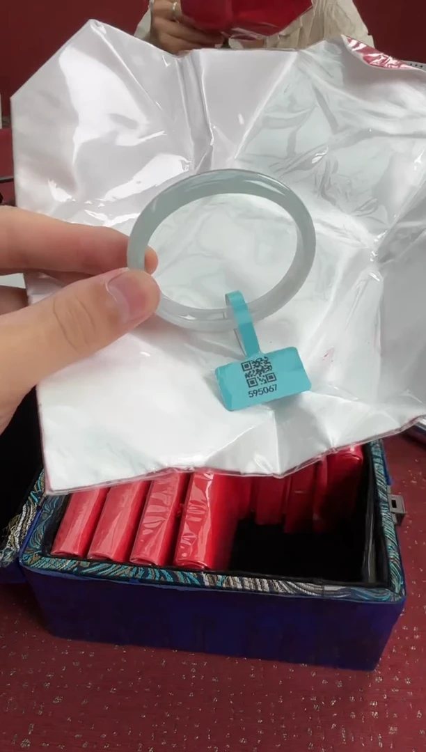 翡翠手镯（贵妃镯）未镶嵌4手镯