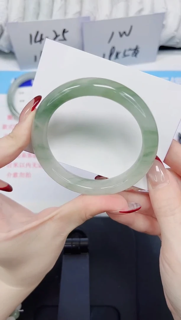 【闪购商品】石英质玉手镯未镶嵌60