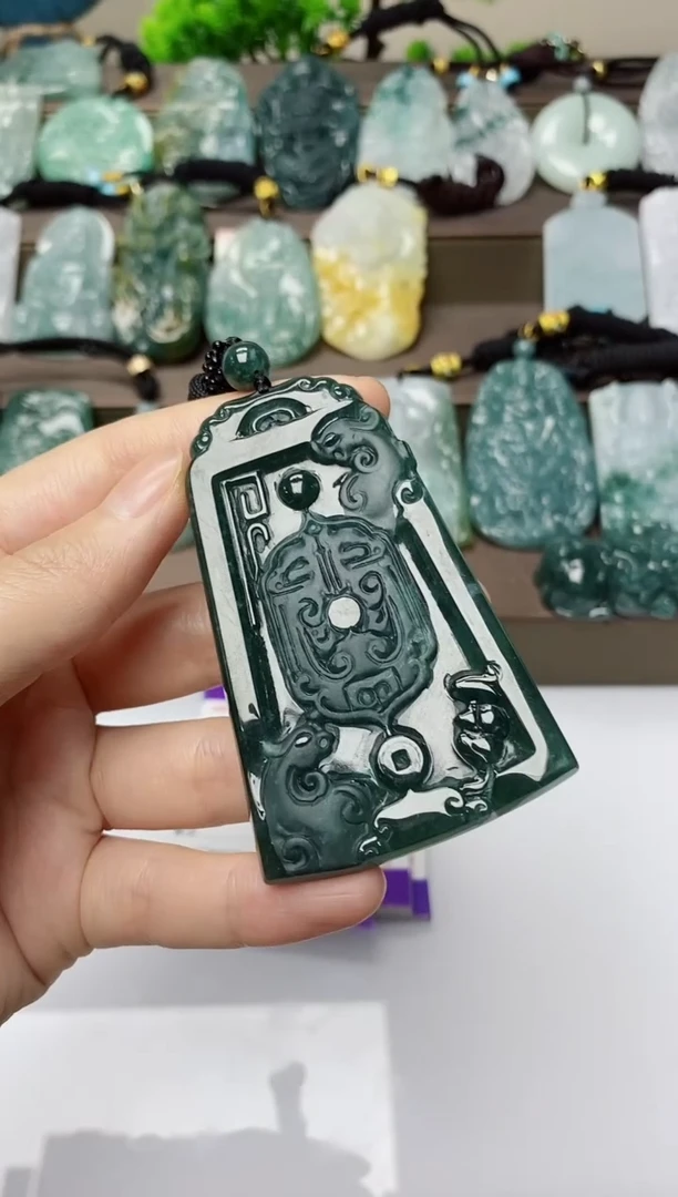 翡翠未镶嵌颈饰