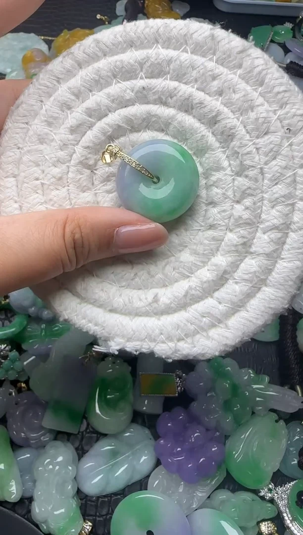颈饰未镶嵌翡翠缅甸翡翠吊坠