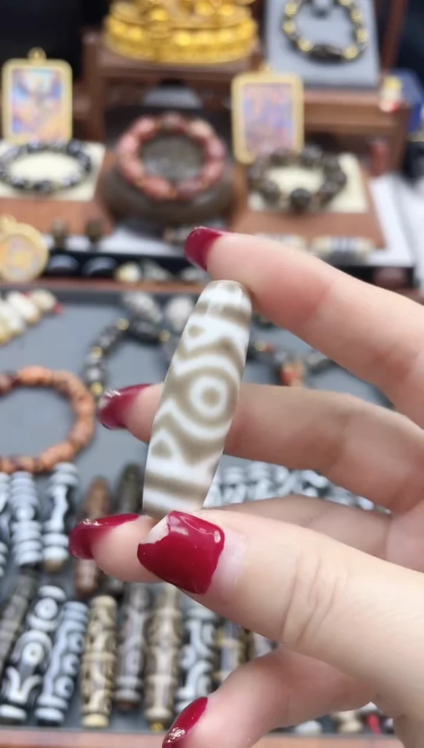 【闪购商品】玛瑙/玉髓珠珠未镶嵌白毫莲花三眼