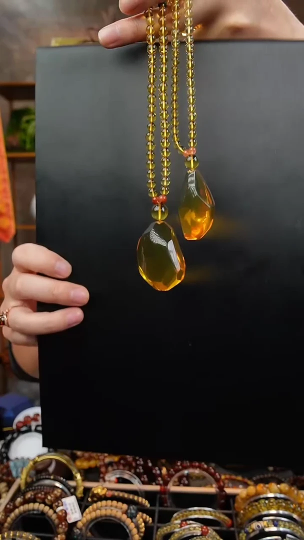 【闪购商品】琥珀颈饰未镶嵌蓝珀吊坠  多样性发其一