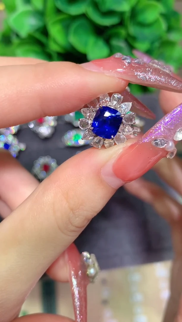 戒指蓝宝石18K金镶嵌2.25CT