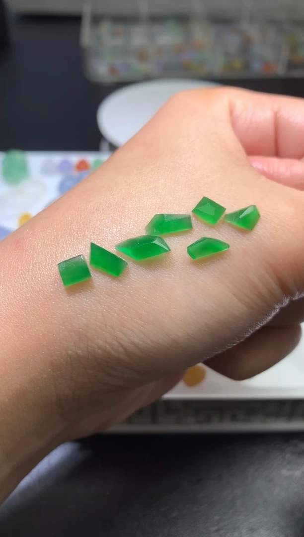 未镶嵌定制翡翠劉*丽毛货