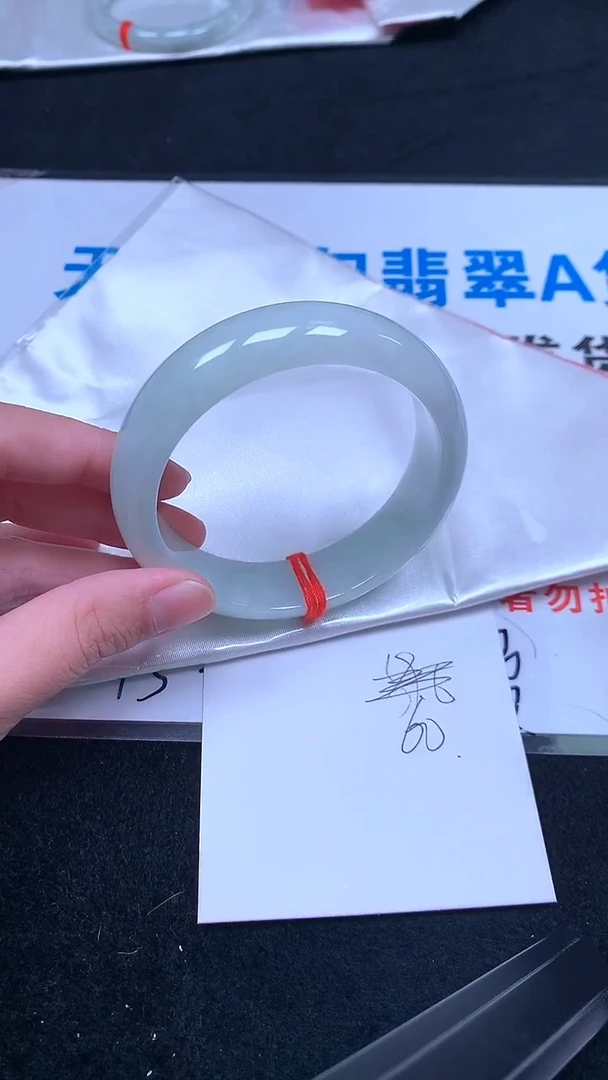 未镶嵌手镯翡翠.