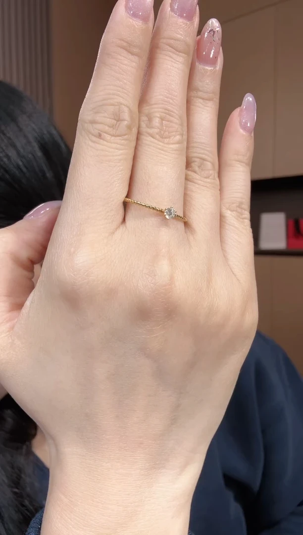 【闪购商品】钻石戒指18K金镶嵌戒指 