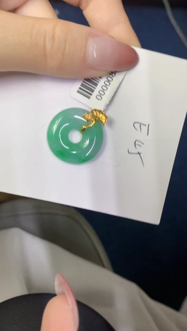 翡翠18K金镶嵌颈饰缅甸天然翡翠A货