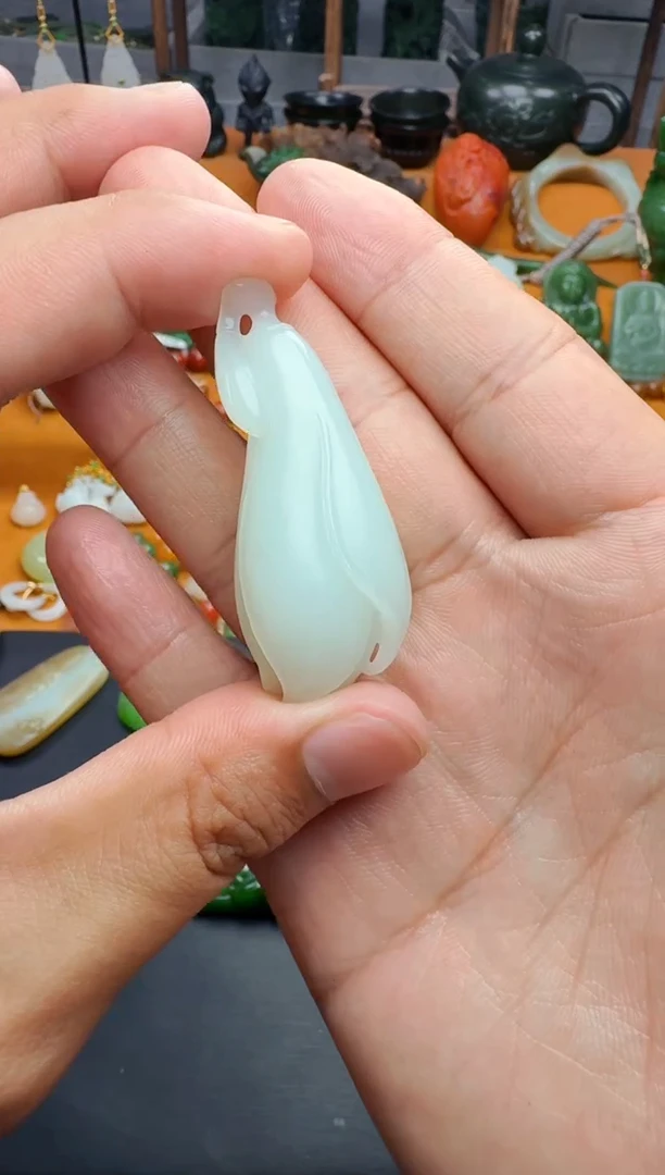 和田玉未镶嵌颈饰玉兰花 01