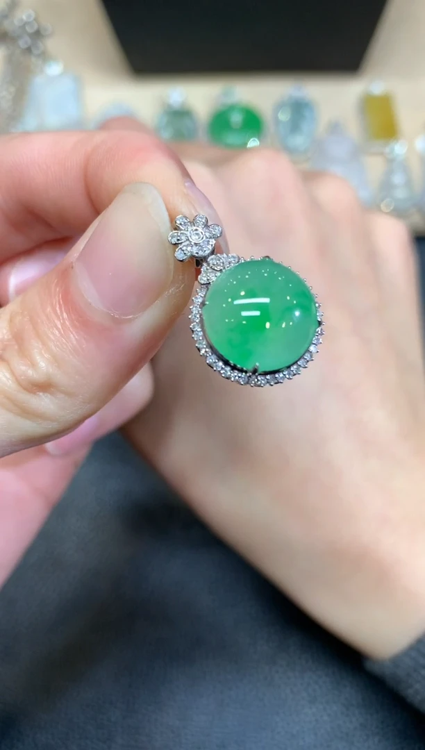 【闪购商品】翡翠颈饰18K金镶嵌蛋面【无服务费】