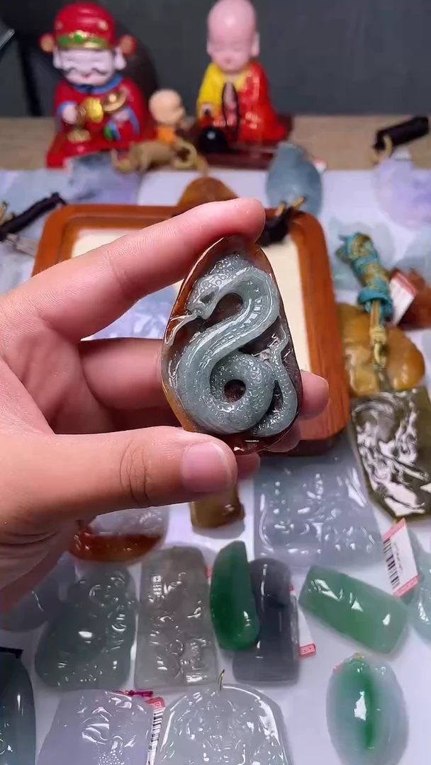 颈饰未镶嵌翡翠蛇