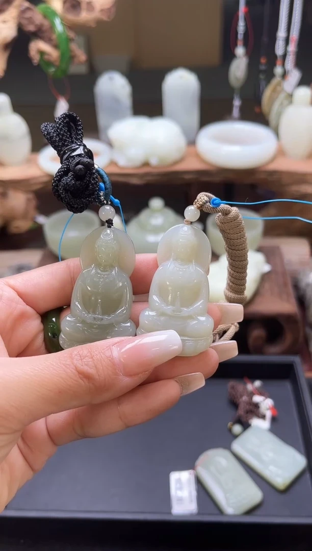 【闪购商品】和田玉吊坠未镶嵌且末青白正装观音 多样性发一