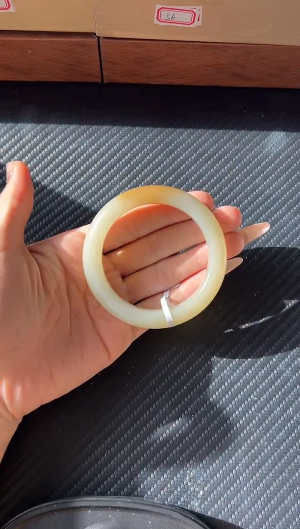 未镶嵌手镯和田玉若羌微色差56J