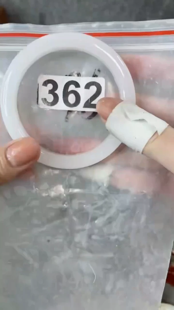 【闪购商品】石英质玉手镯未镶嵌60+362