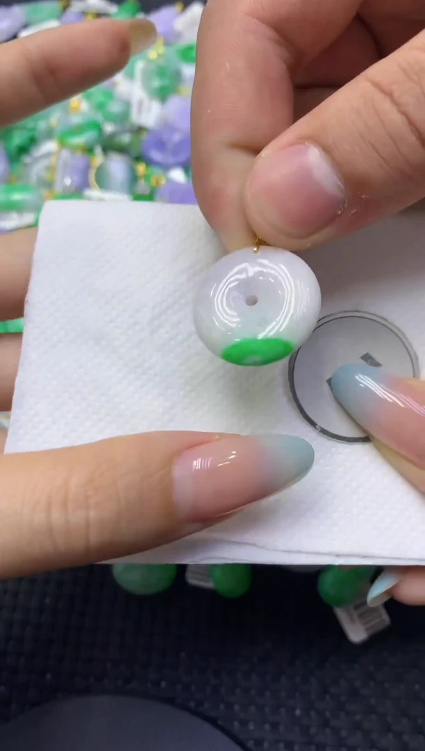 颈饰未镶嵌翡翠天然缅甸翡翠A货