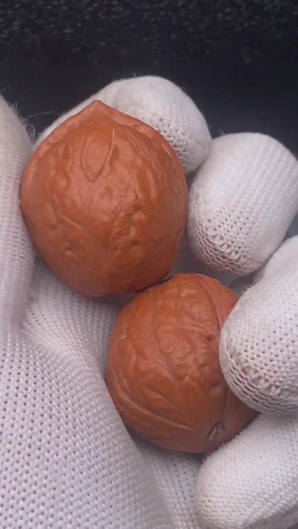 【闪购商品】文玩核桃把件红皮龙胆