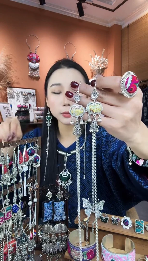 【闪购商品】刺绣纯手工民族风耳环