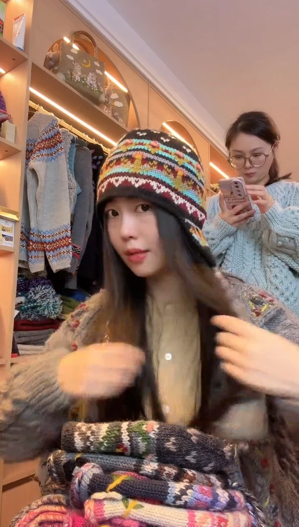 羊毛黑色仙人掌护耳帽