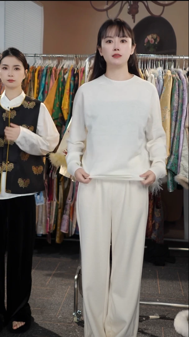 白色         短毛