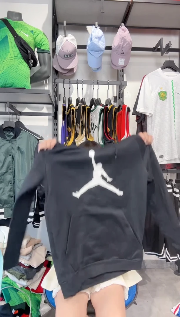 1272    编码 瑕疵款以直播间过款为准 尺码S 165