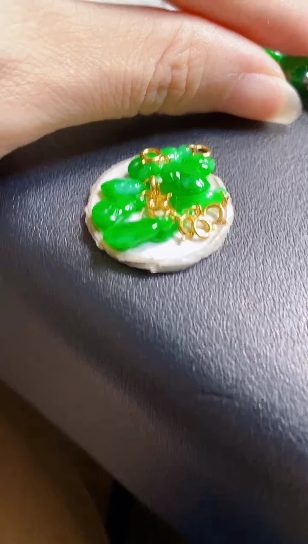 翡翠18K金镶嵌颈饰多样性发货发1