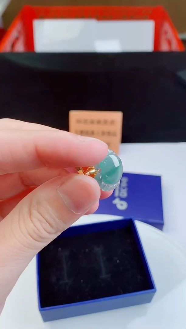 颈饰未镶嵌翡翠   ·