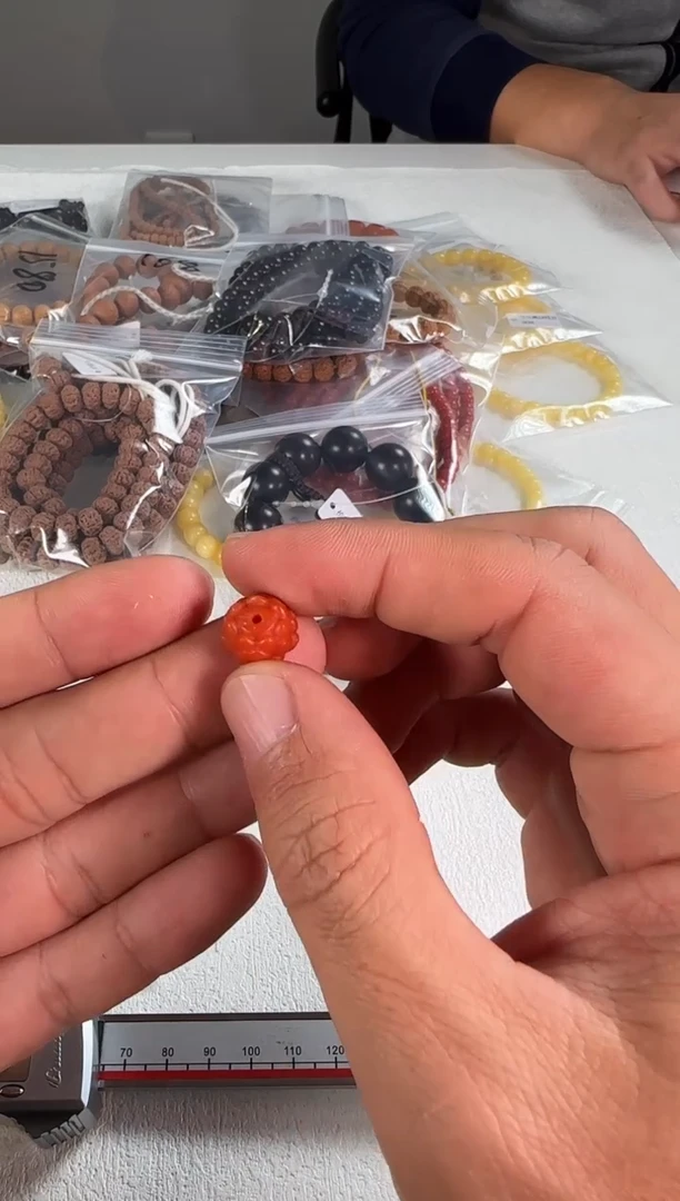 颈饰未镶嵌南红玛瑙莲花座配饰尺寸11x8多样性发货其中一个