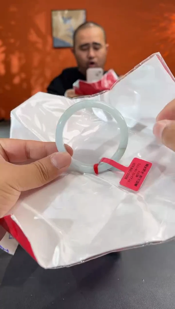 未镶嵌手镯翡翠1   52