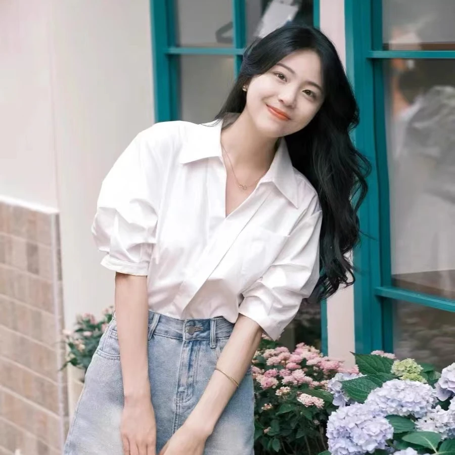 白色短袖衬衫新款女夏复古面试v领气质高级感洋气chic小个子上衣
