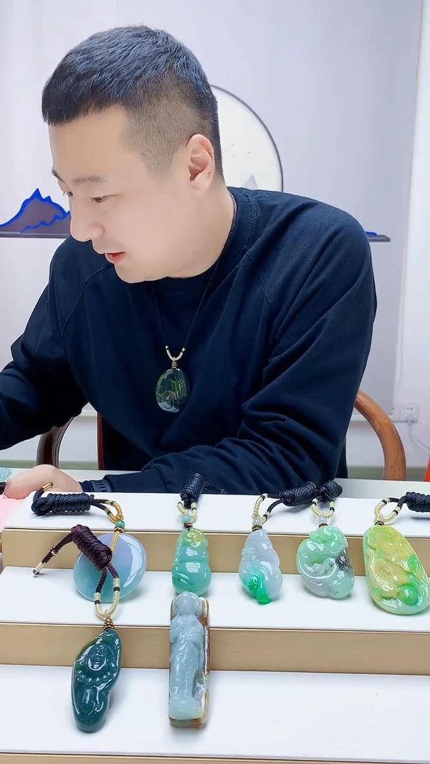 未镶嵌定制翡翠P**n4898zm-毛货挂件