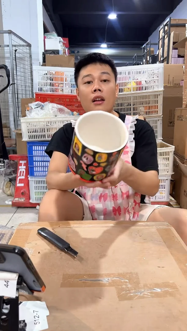 瓷片鬼娃收纳桶  有冰裂