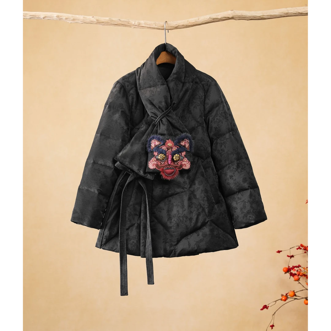 千椿物喜《月隐》提花刺绣斜襟绑带围巾两件套羽绒服255133