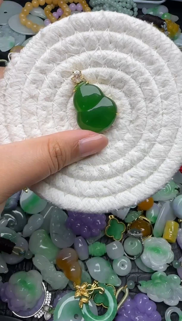 颈饰未镶嵌翡翠缅甸翡翠吊坠