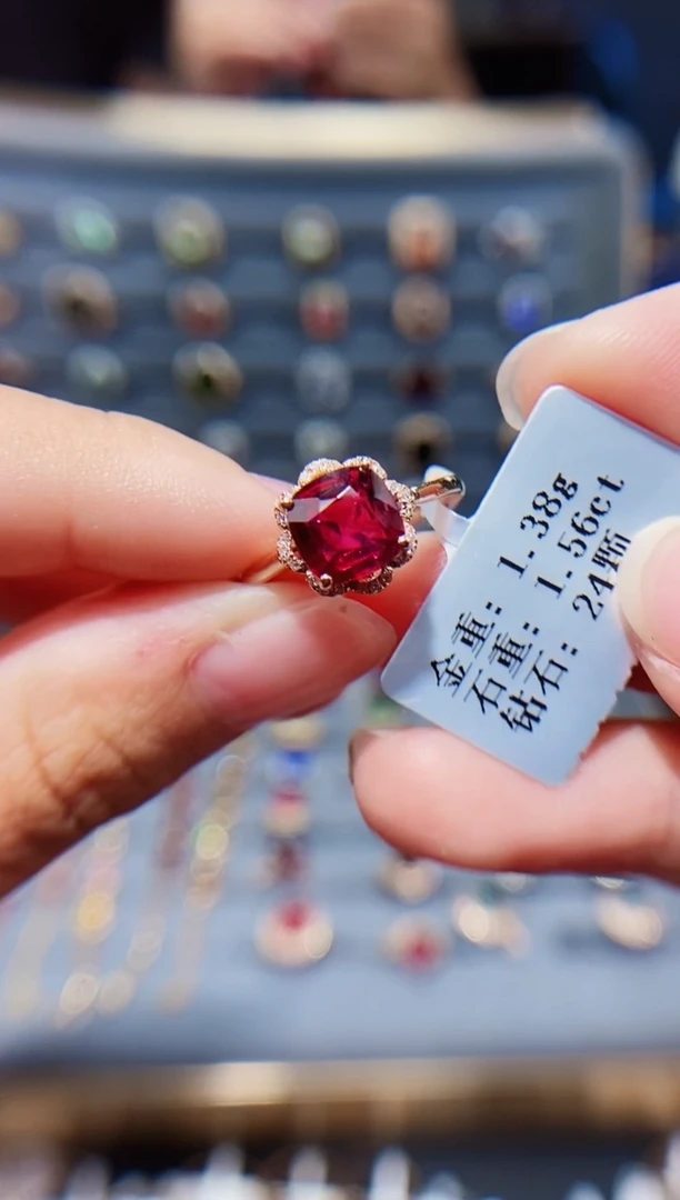 18K金镶嵌戒指碧玺1.56.