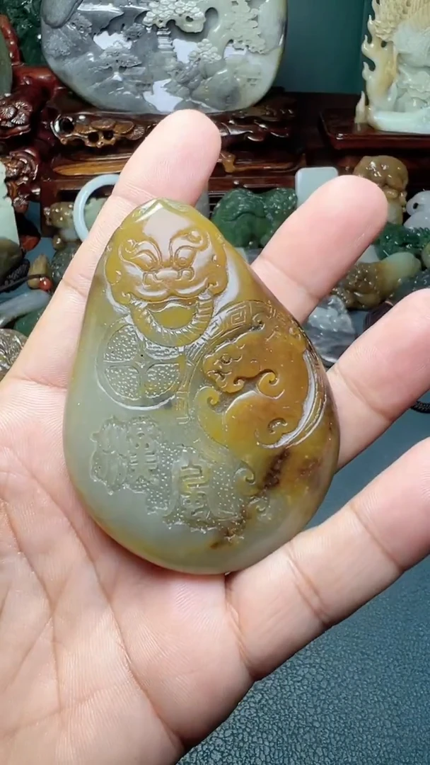 未镶嵌和田玉把件-