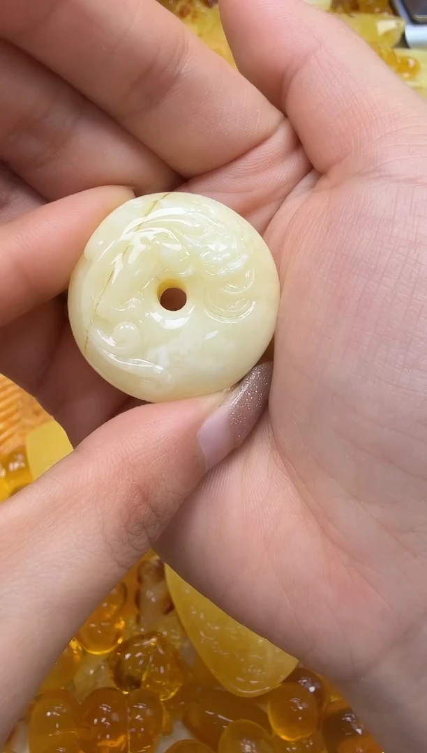 裸石琥珀未镶嵌如图