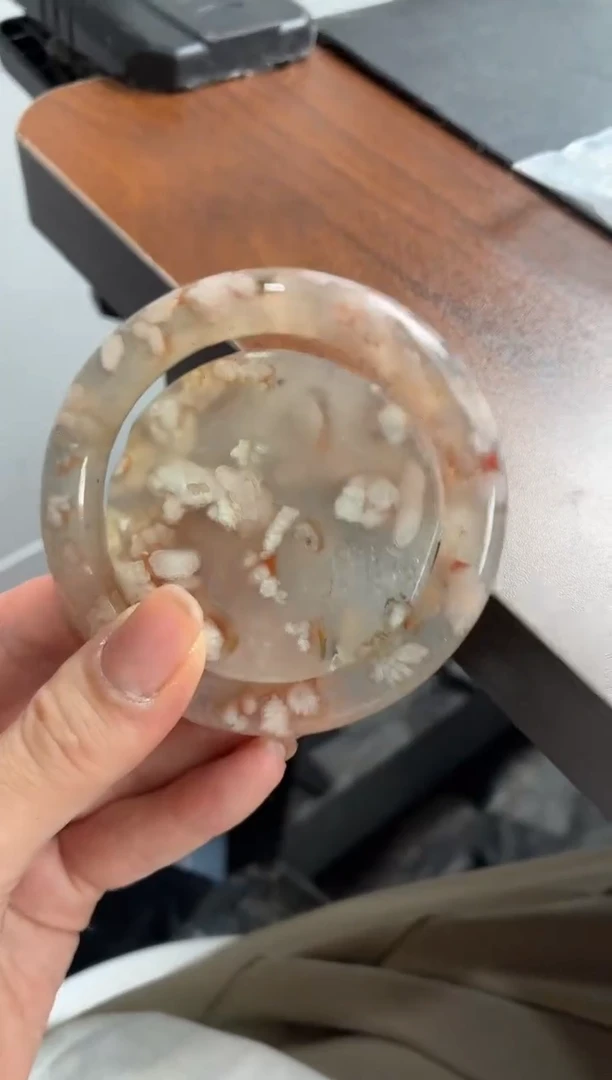 未镶嵌手镯（圆镯）石英质玉56