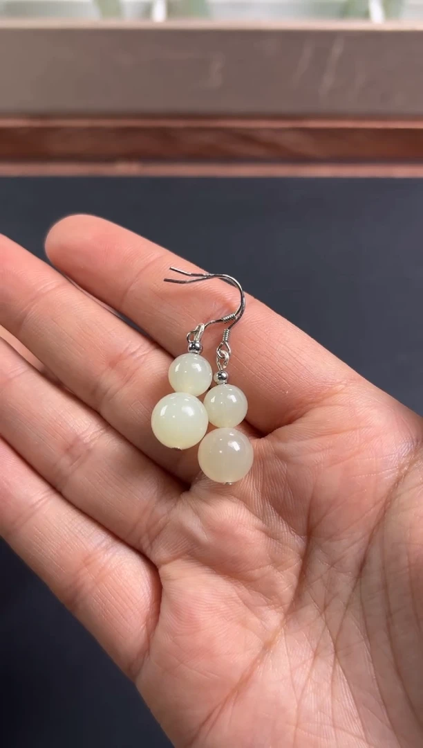 【闪购商品】和田玉耳坠未镶嵌且末微色差近矿