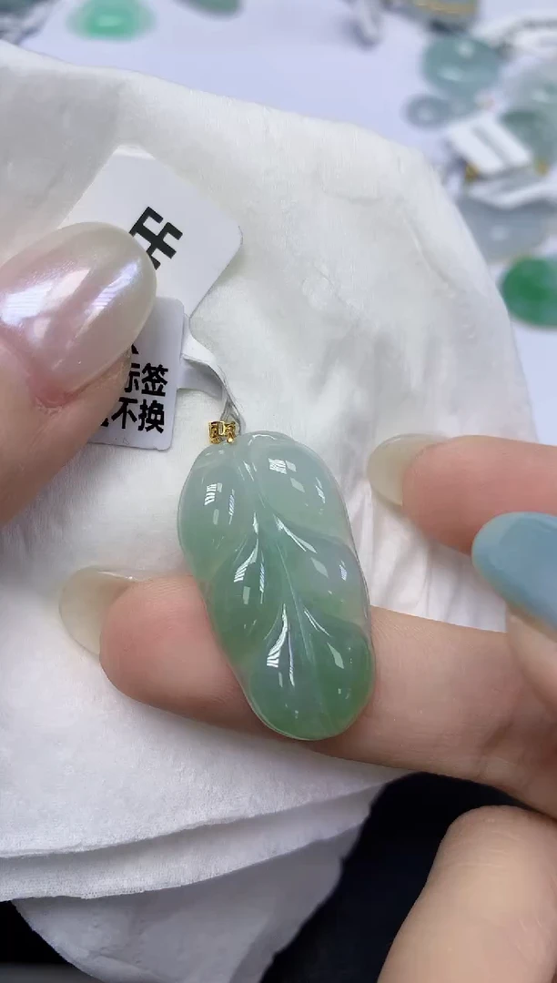 翡翠18K金镶嵌颈饰天然缅甸翡翠A货